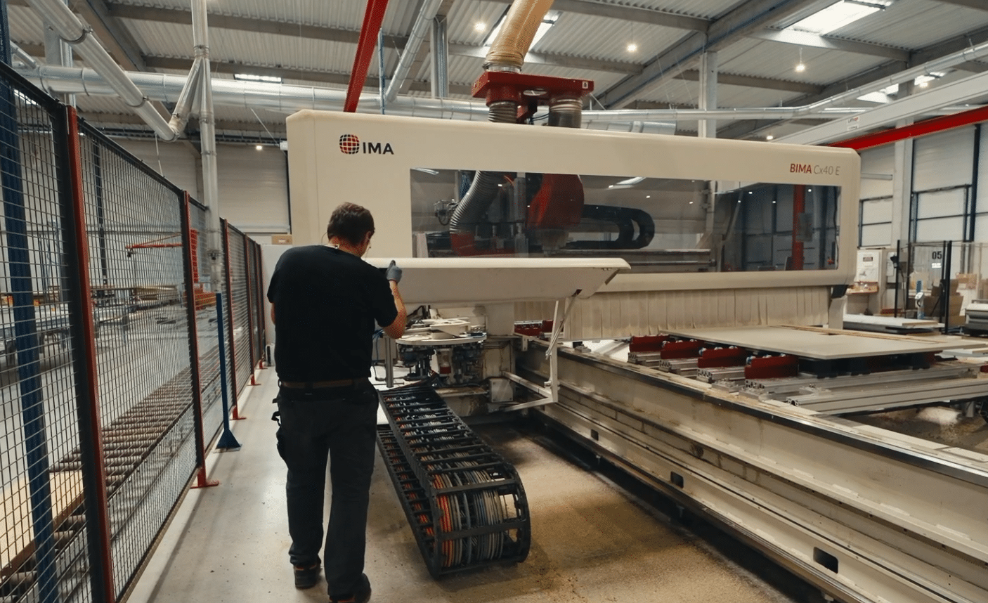 François, Tehcnicien de Maintenance contribue au bon fonction de nos usines de production.